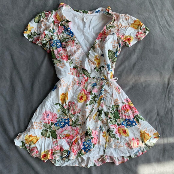 indikah Dresses & Skirts - Indikah floral print wrap mini dress